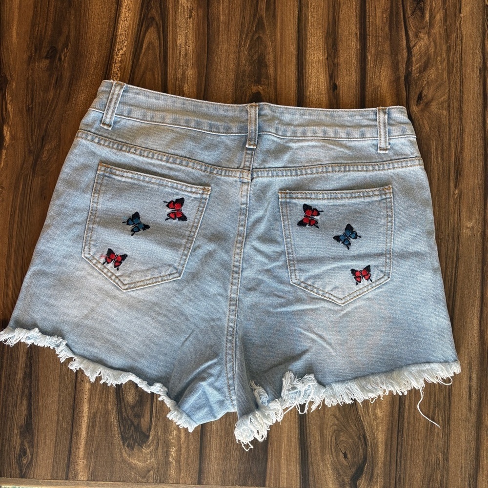 NWOT Shein Butterfly Jean Shorts - Picture 3 of 3